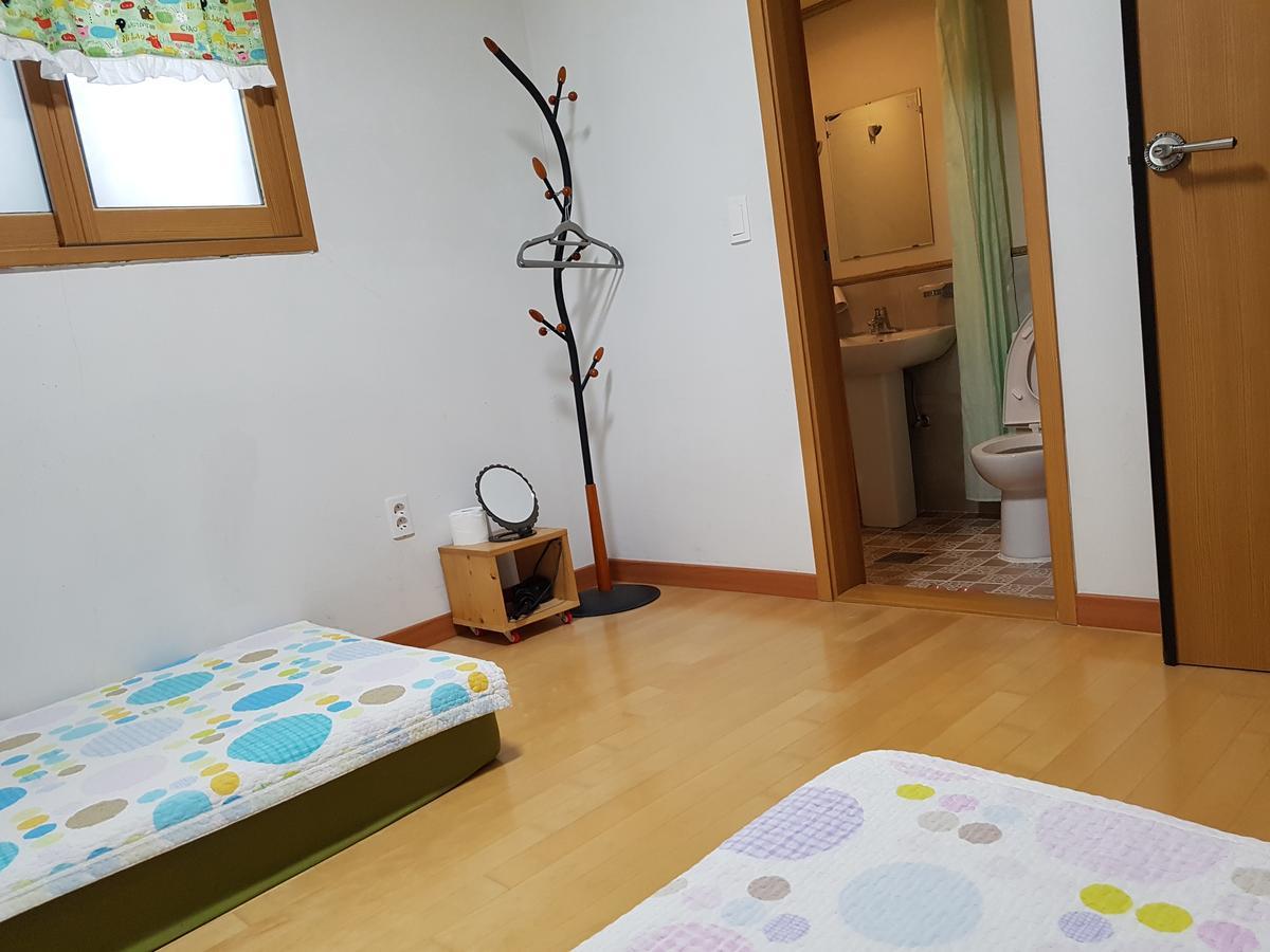 Tongyeong One Guesthouse Ngoại thất bức ảnh