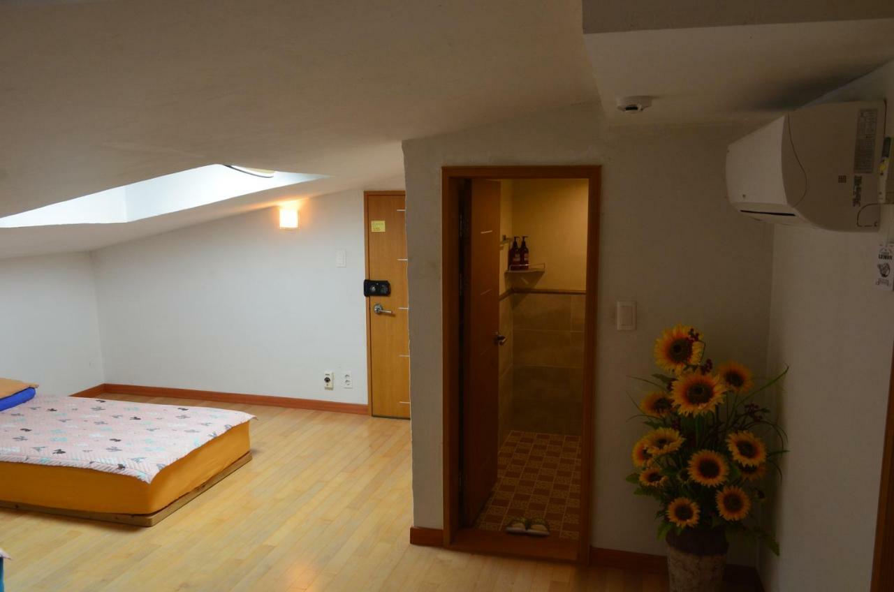 Tongyeong One Guesthouse Ngoại thất bức ảnh